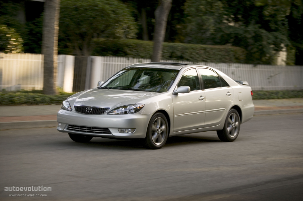 Toyota Camry photo 3