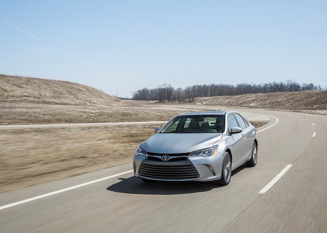 Toyota Camry photo 2