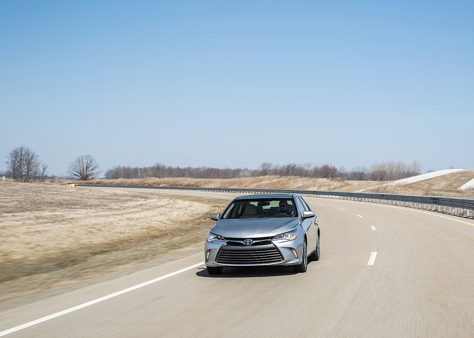 Toyota Camry photo 3