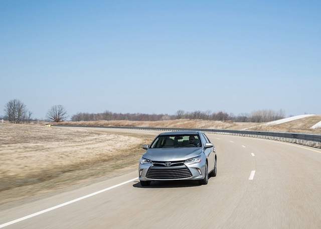 Toyota Camry photo 3