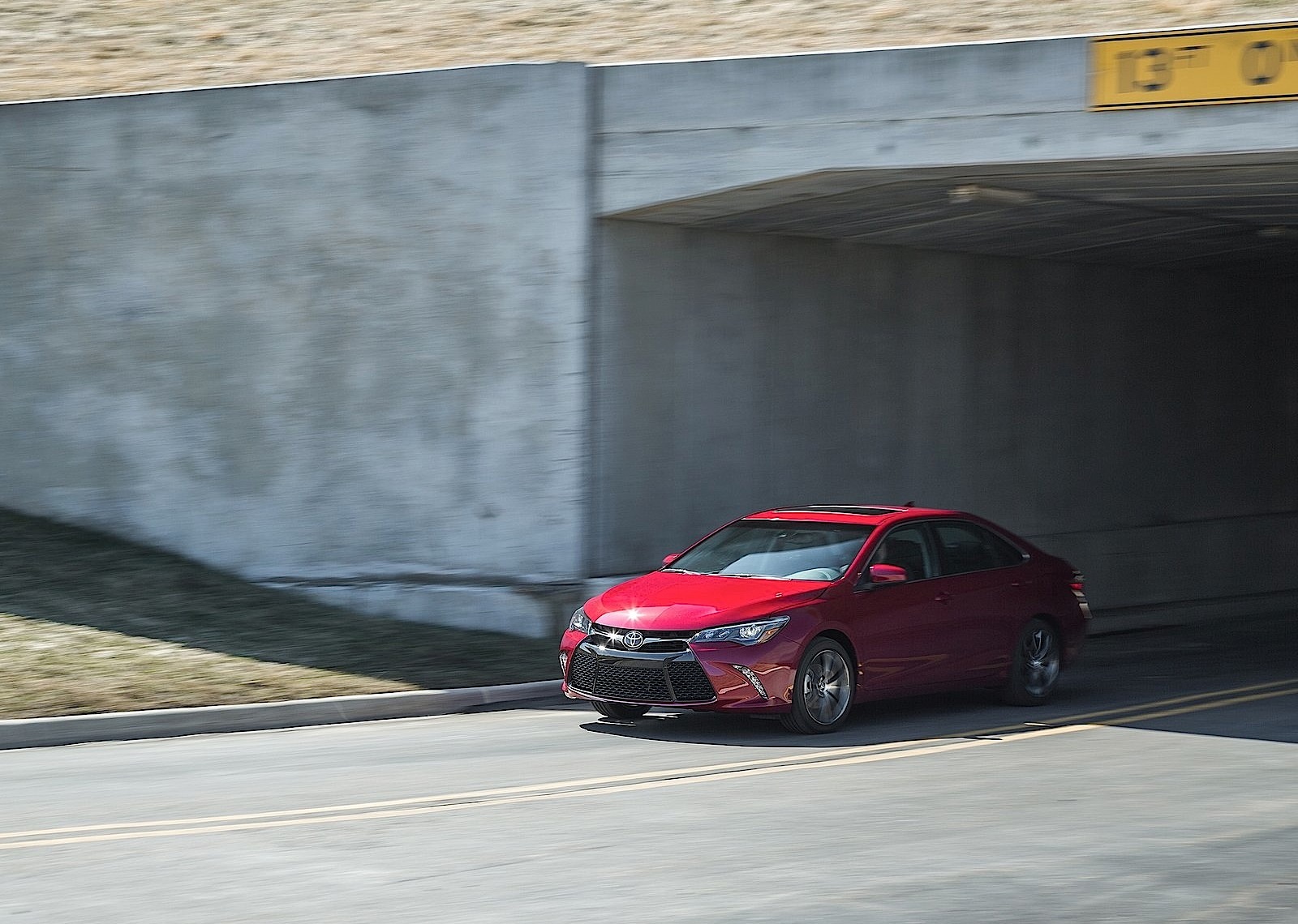 Toyota Camry photo 4