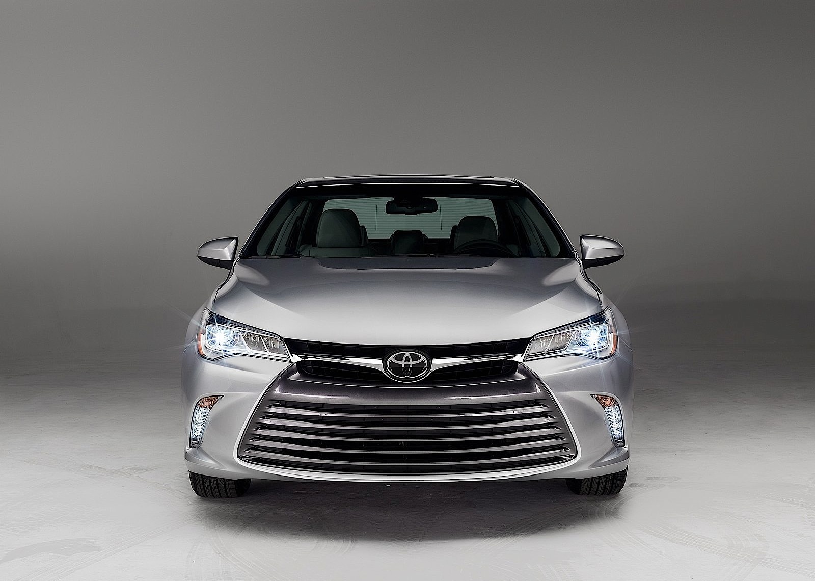 Toyota Camry photo 12
