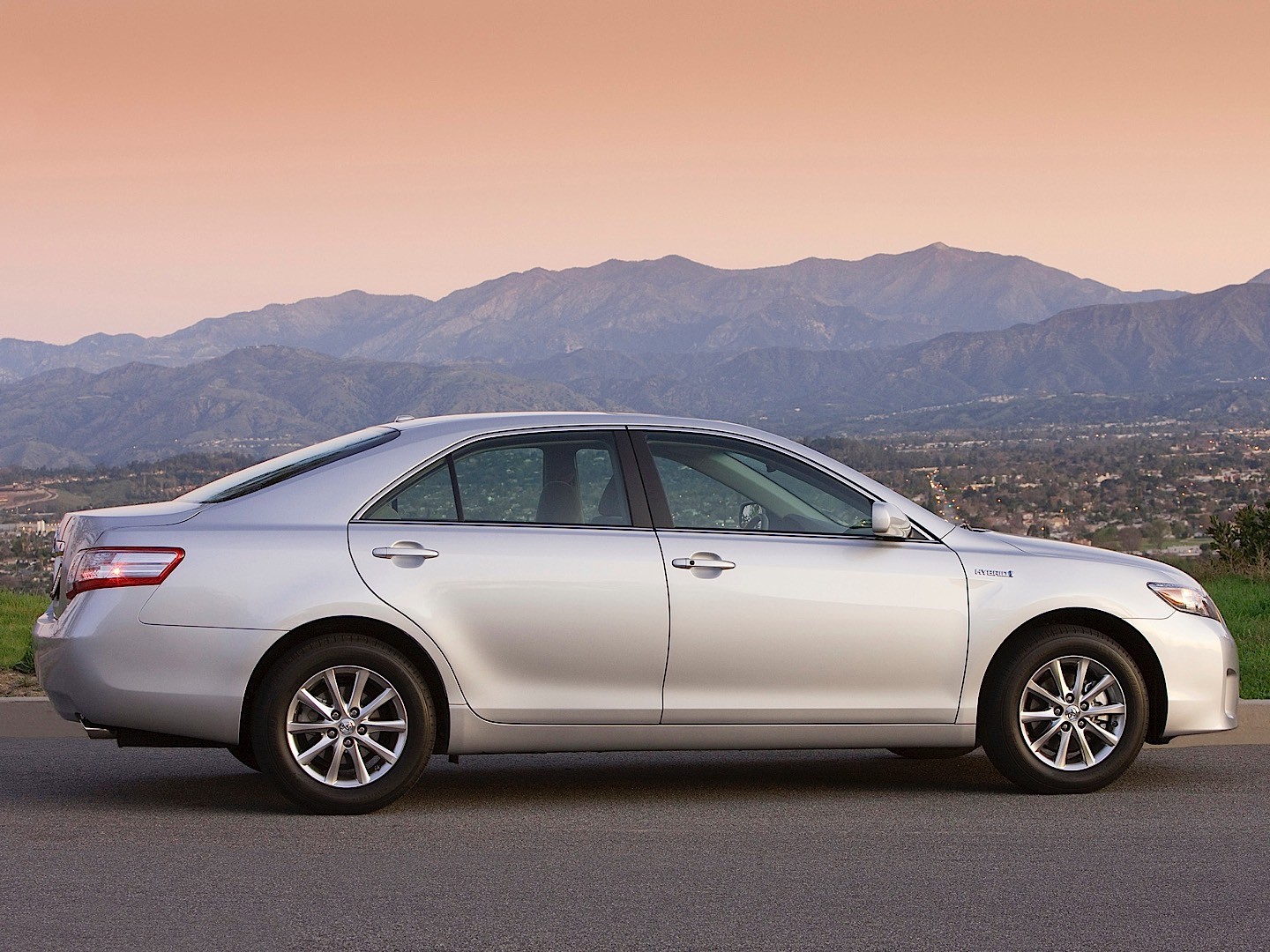 Toyota Camry photo 9