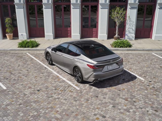 Toyota Camry photo 6