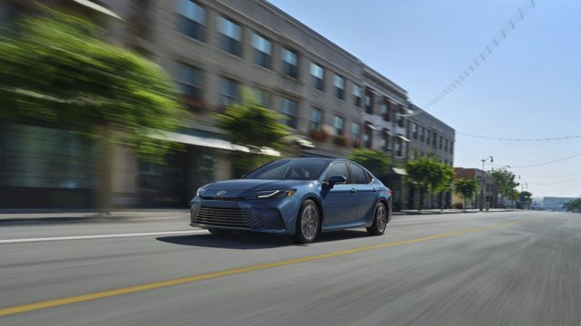 Toyota Camry photo 3