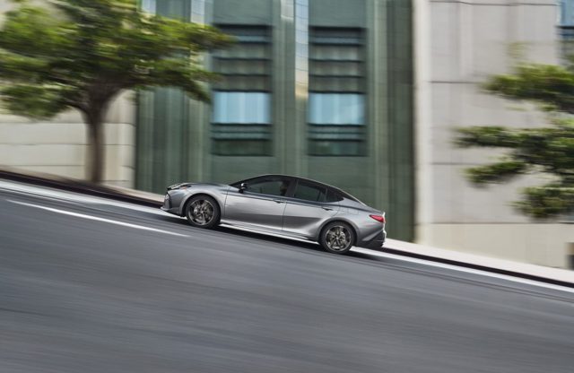 Toyota Camry photo 5