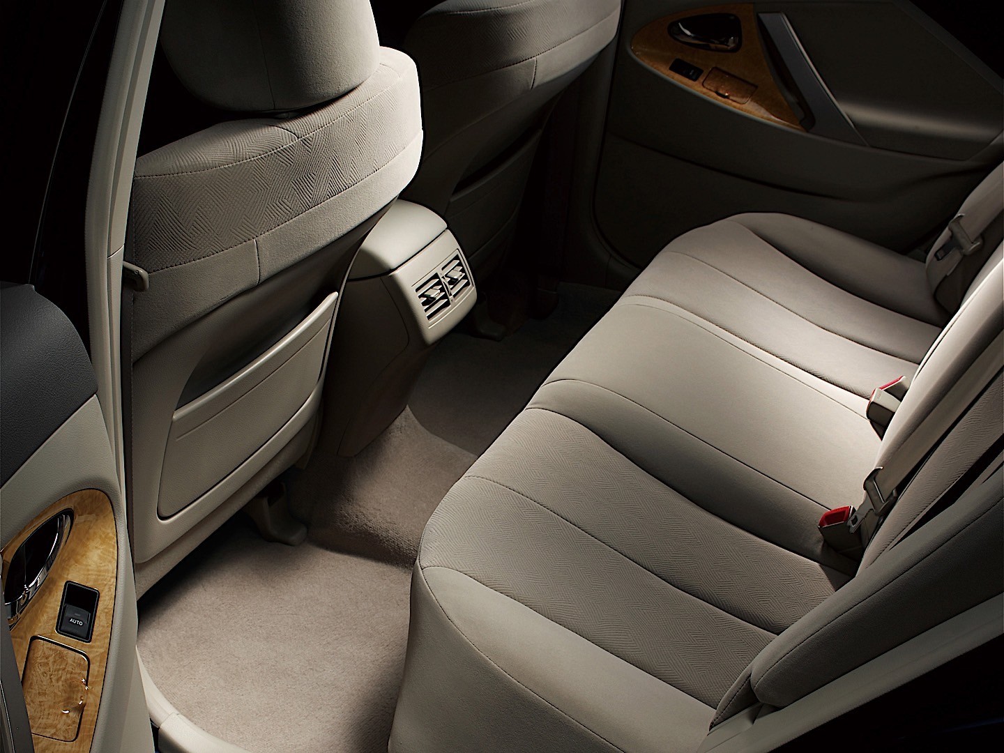 Toyota Camry photo 9