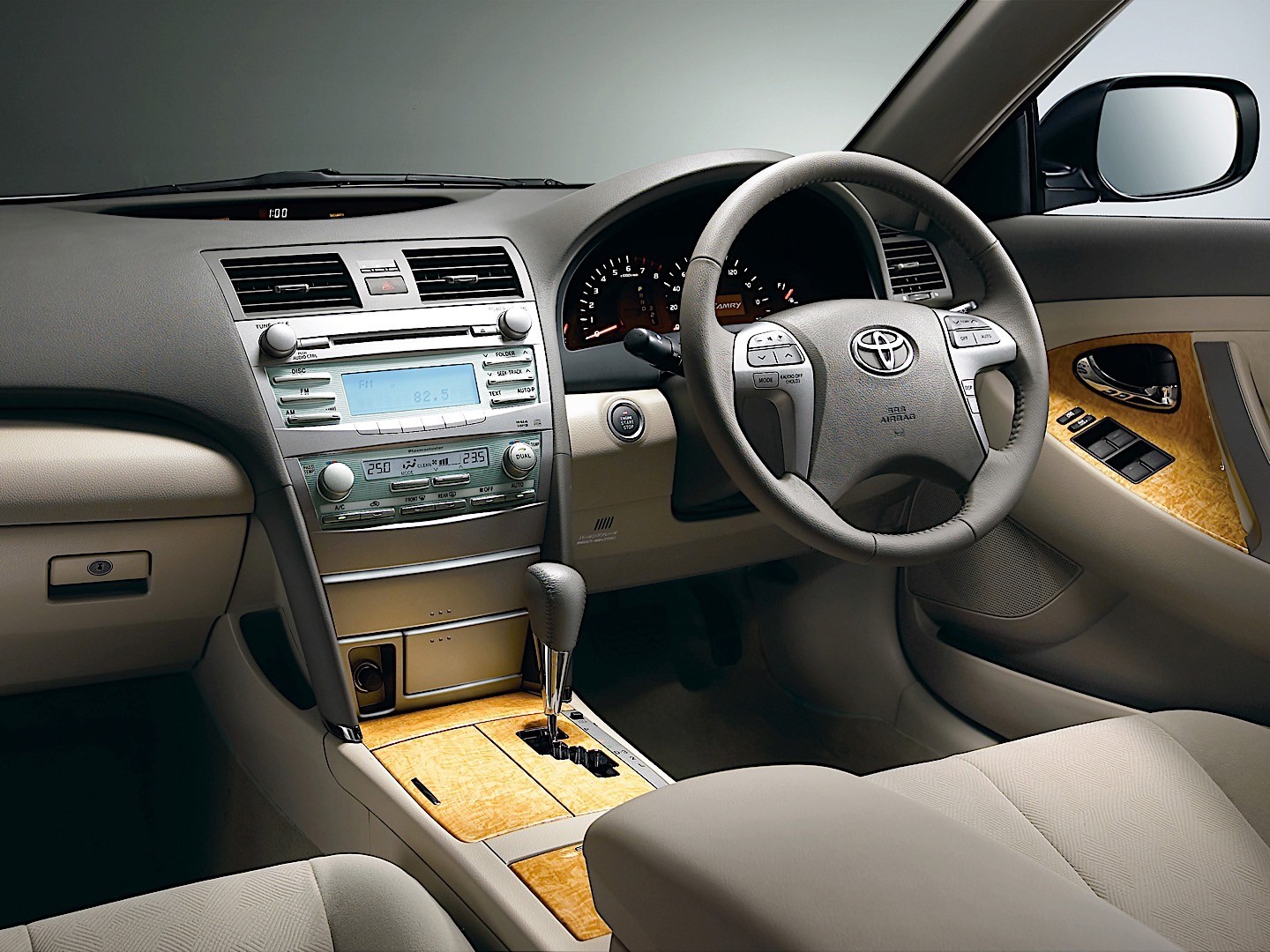 Toyota Camry photo 10