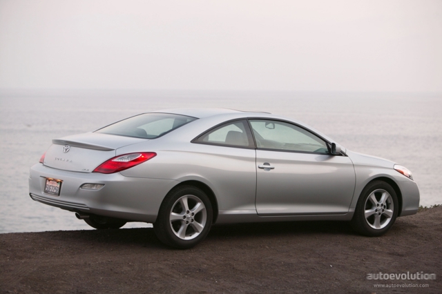 Toyota Camry photo 2