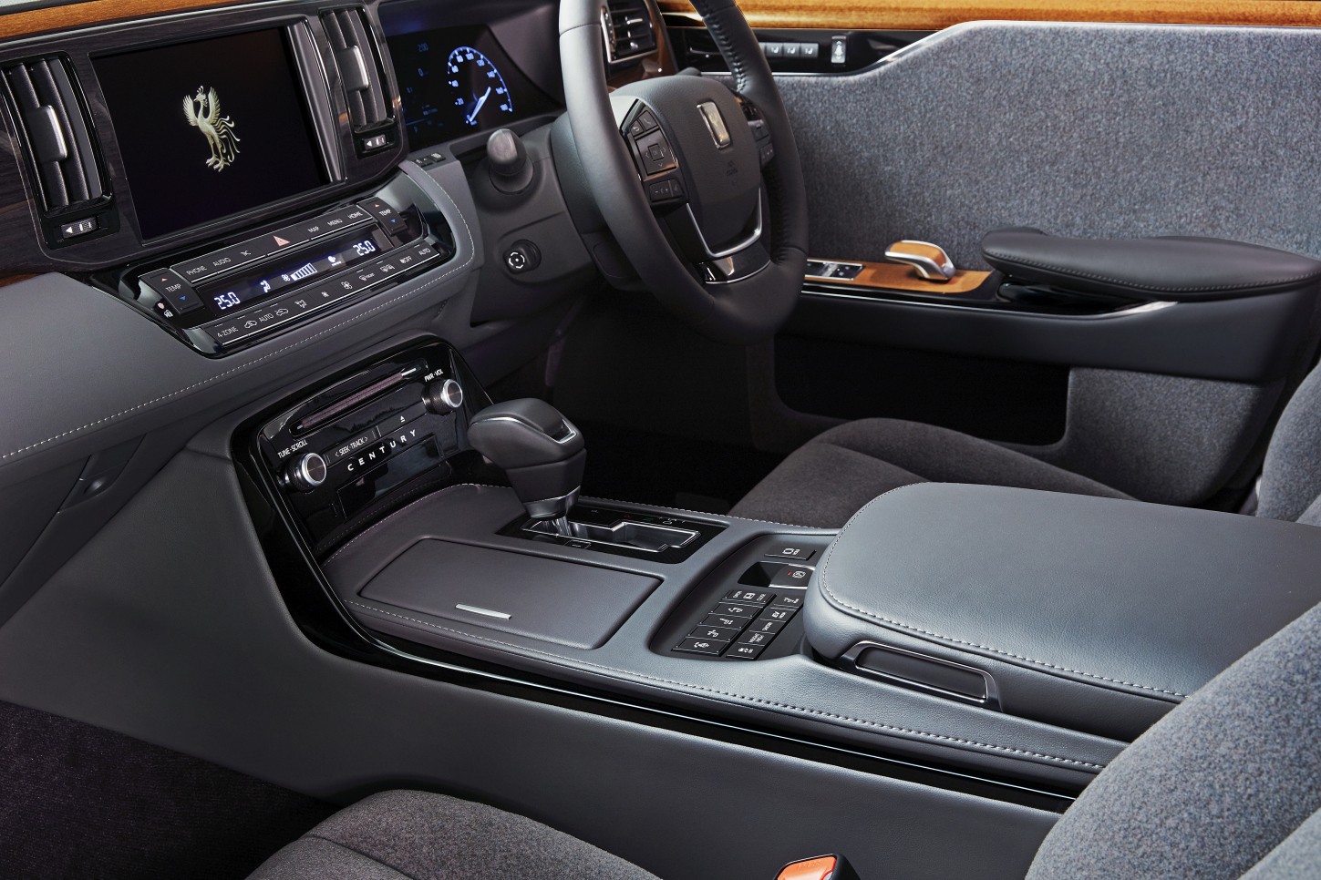 Toyota Century Sedan photo 14