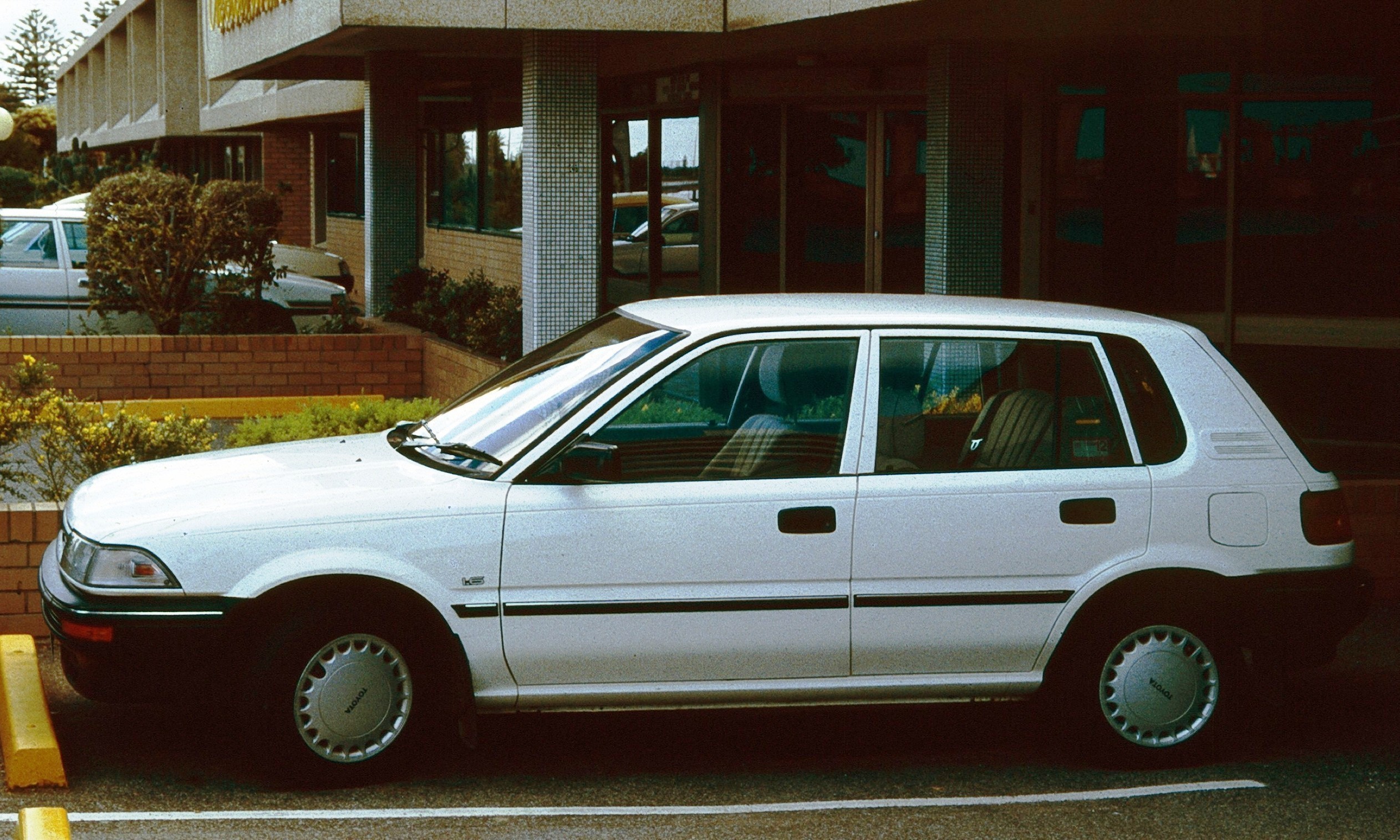 Toyota Corolla 5 Doors photo 3
