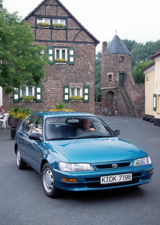 Toyota Corolla 5 Doors photo 2