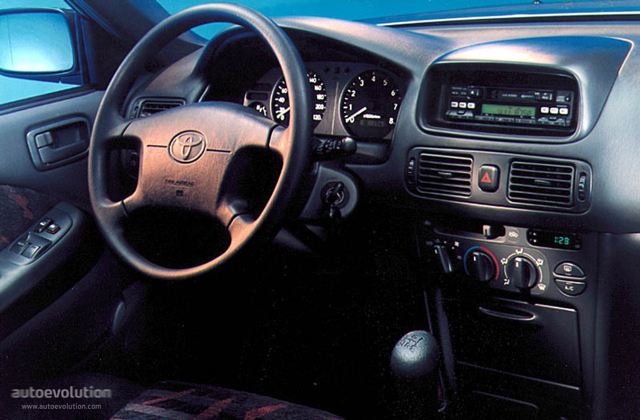 Toyota Corolla 5 Doors photo 3