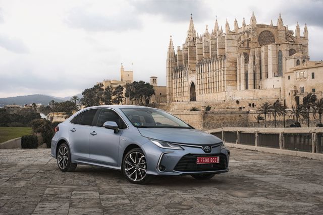 Toyota Corolla Sedan photo 4