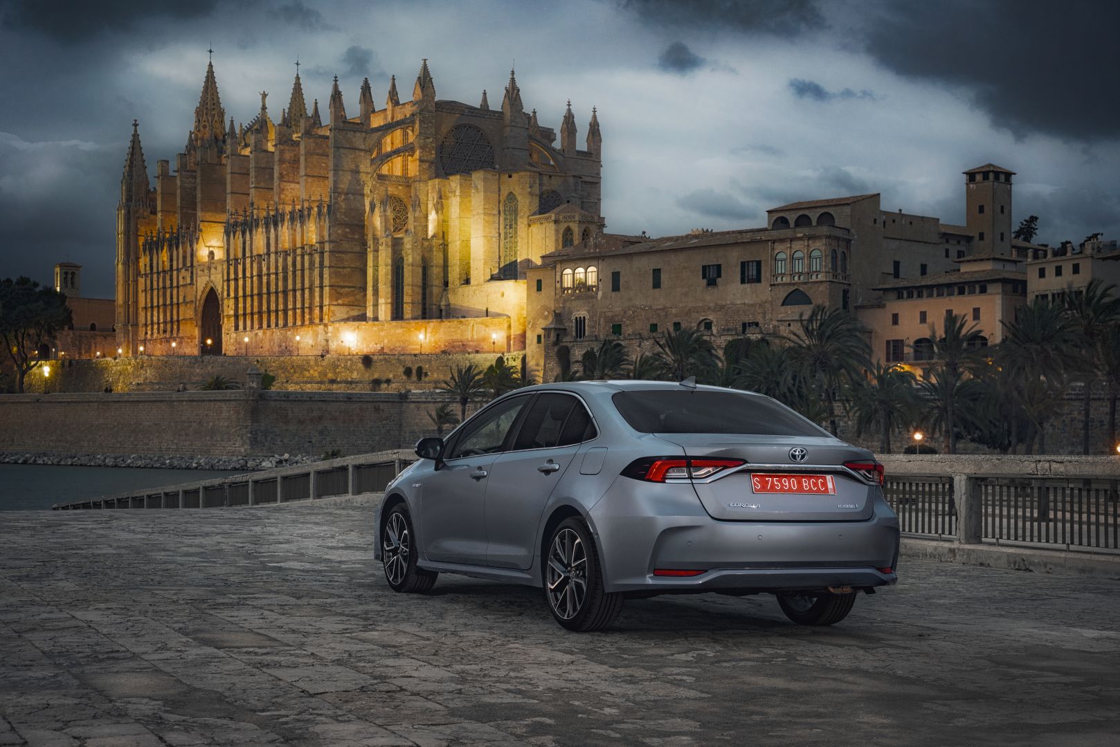 Toyota Corolla Sedan photo 5