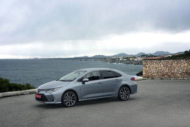 Toyota Corolla Sedan photo 8