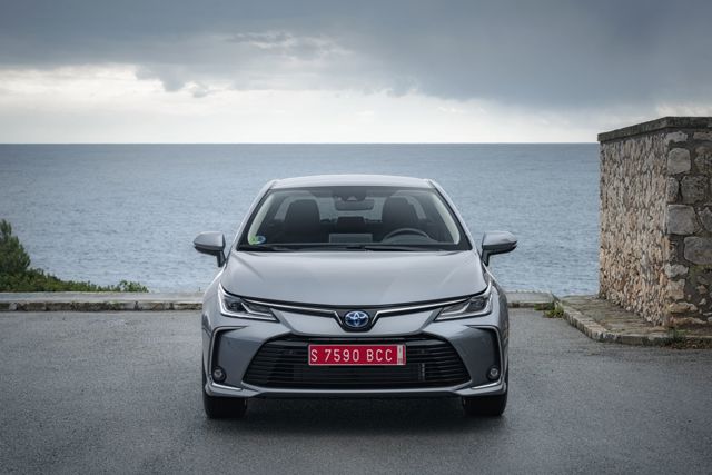 Toyota Corolla Sedan photo 11