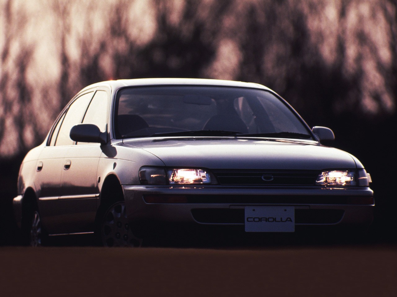 Toyota Corolla Sedan photo 2