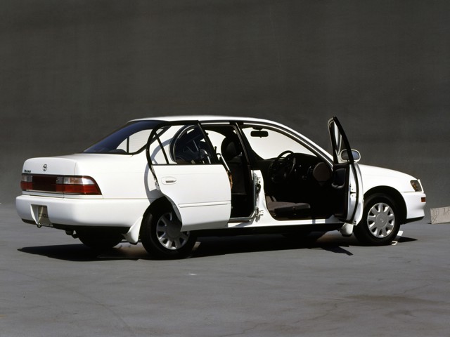 Toyota Corolla Sedan photo 3
