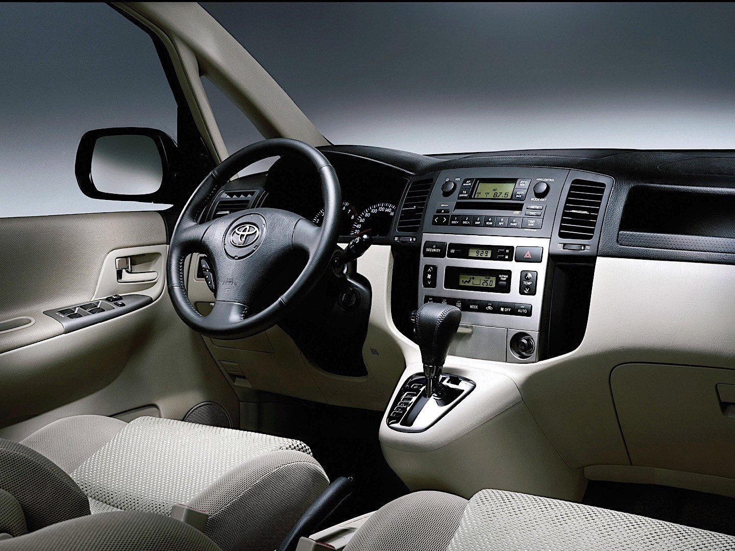 Toyota Corolla Verso photo 35