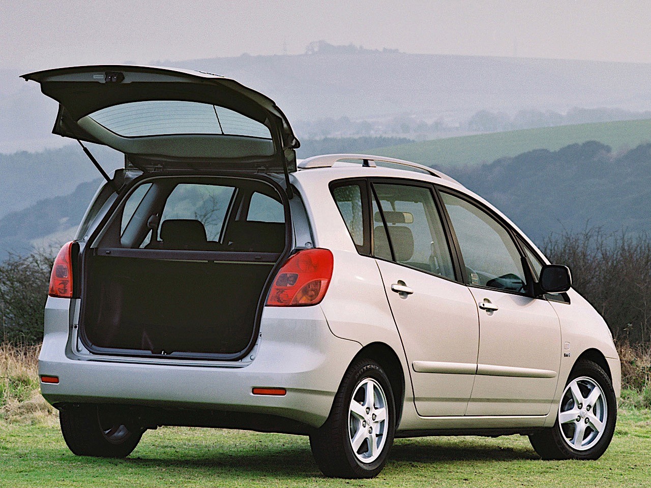 Toyota Corolla Verso photo 12