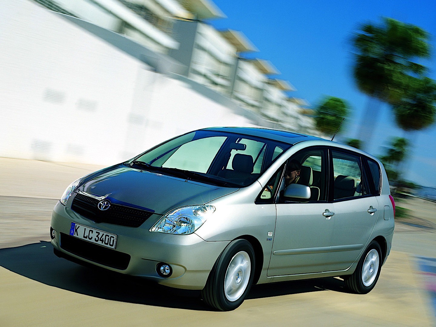 Toyota Corolla Verso photo 13