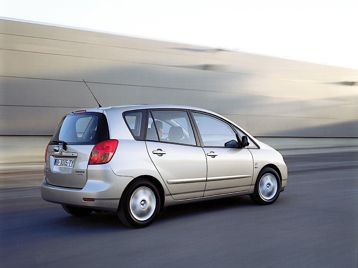 Toyota Corolla Verso photo 16