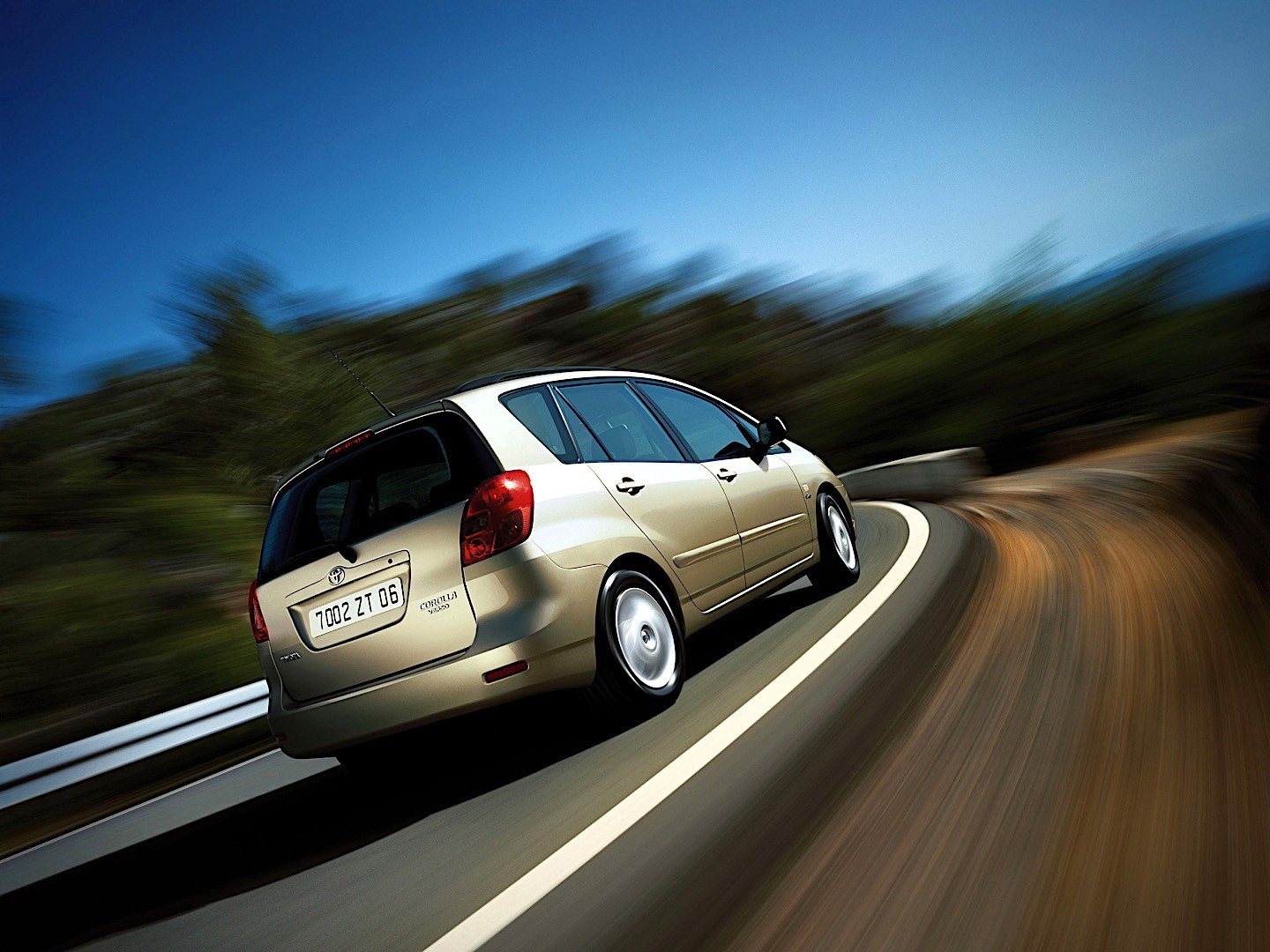 Toyota Corolla Verso photo 20