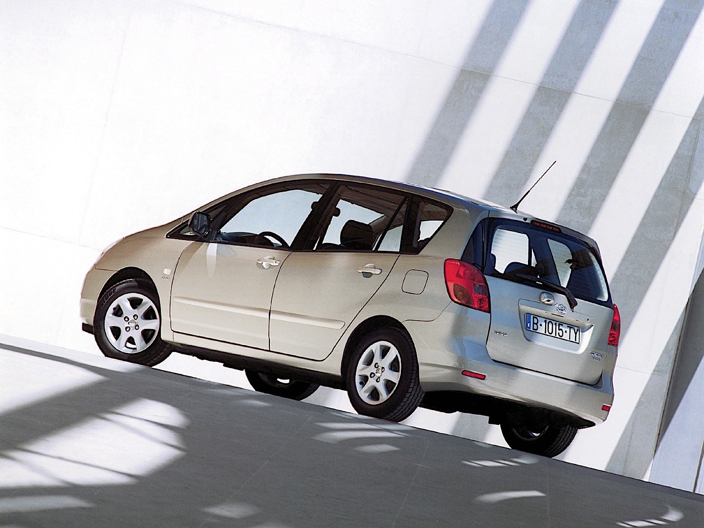 Toyota Corolla Verso photo 23