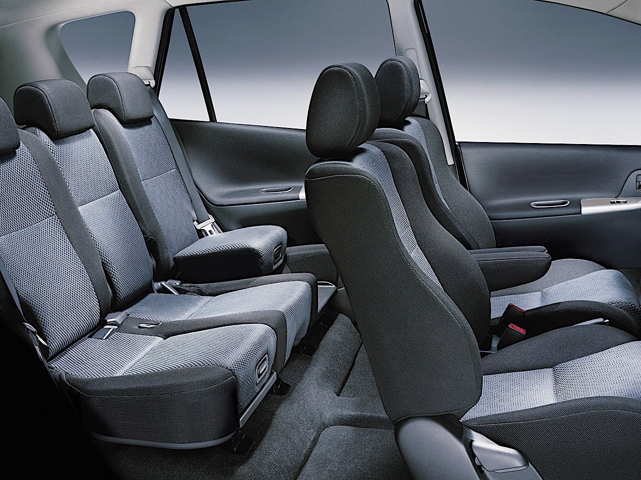 Toyota Corolla Verso photo 32