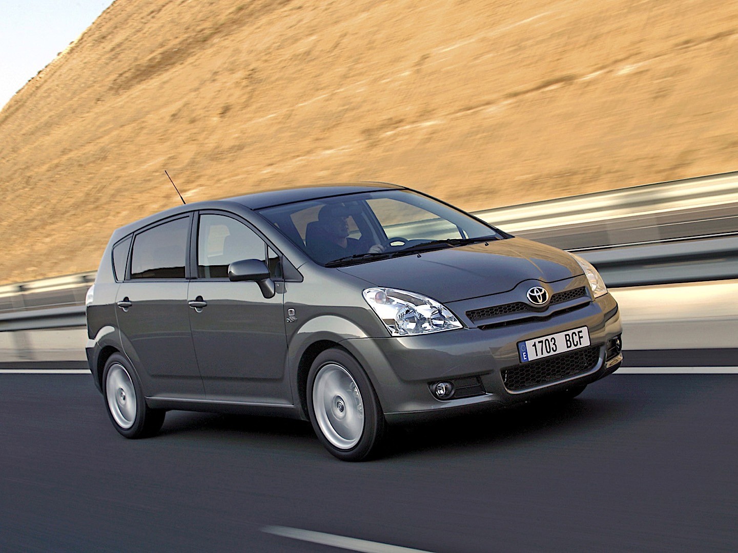 Toyota Corolla Verso photo 34