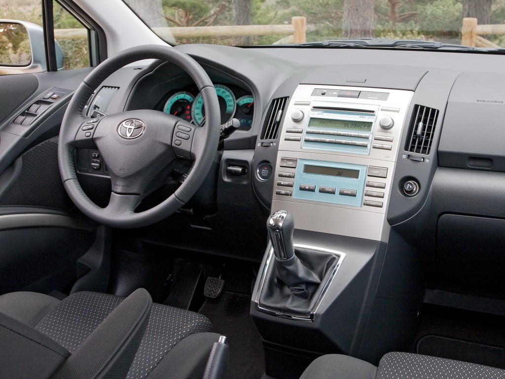 Toyota Corolla Verso photo 17
