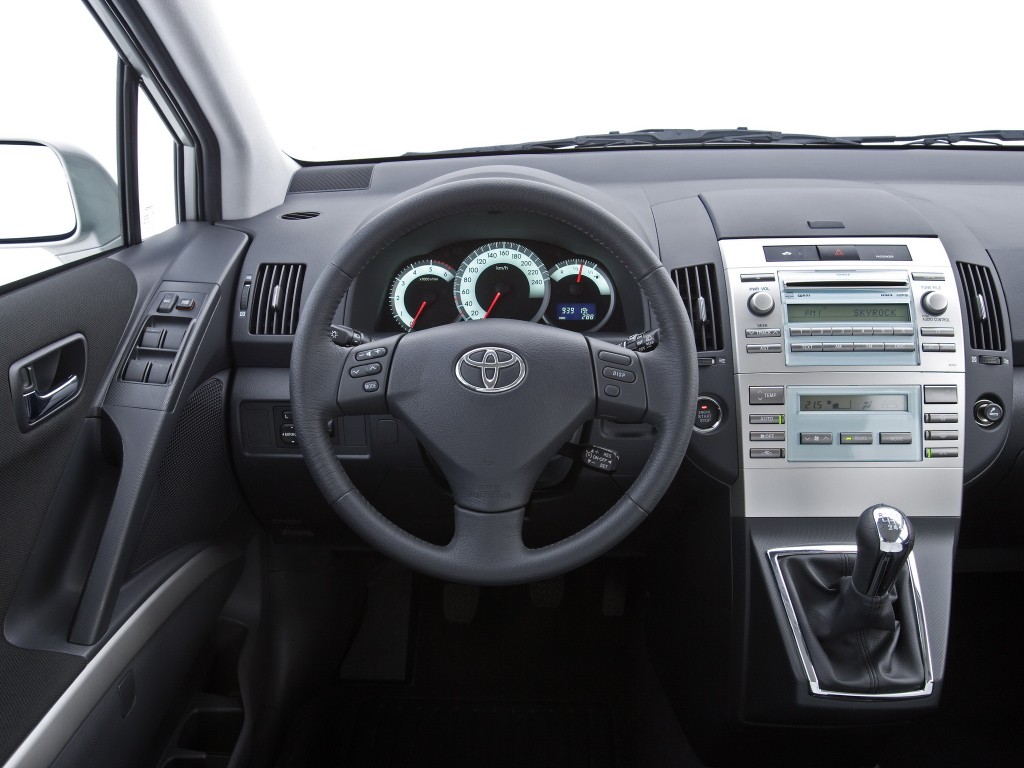 Toyota Corolla Verso photo 18