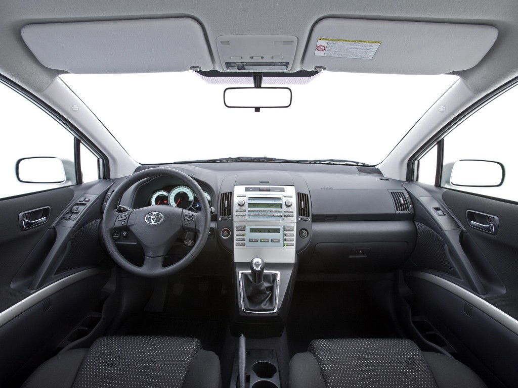 Toyota Corolla Verso photo 19