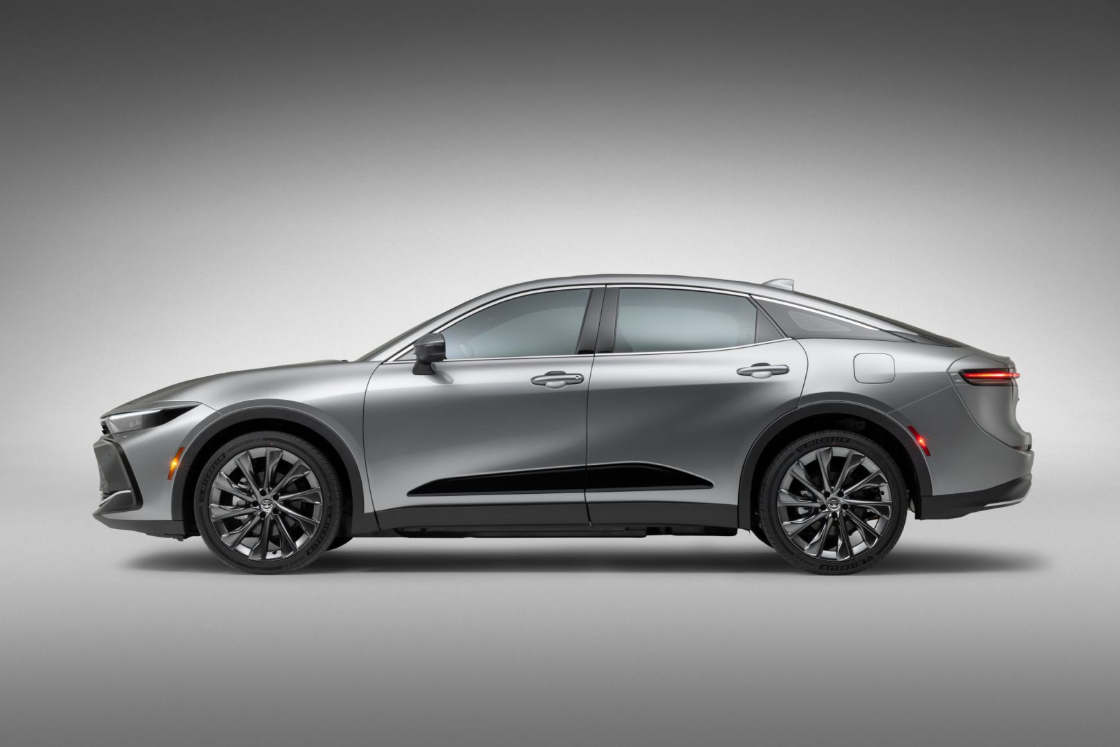 Toyota Crown Suv photo 12