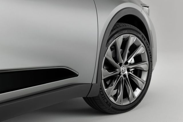 Toyota Crown Suv photo 13