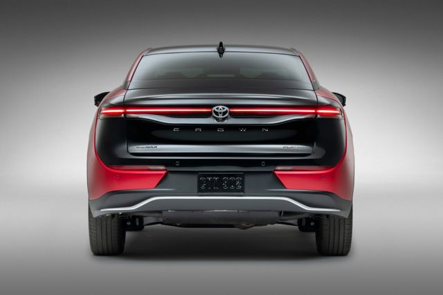 Toyota Crown Suv photo 15
