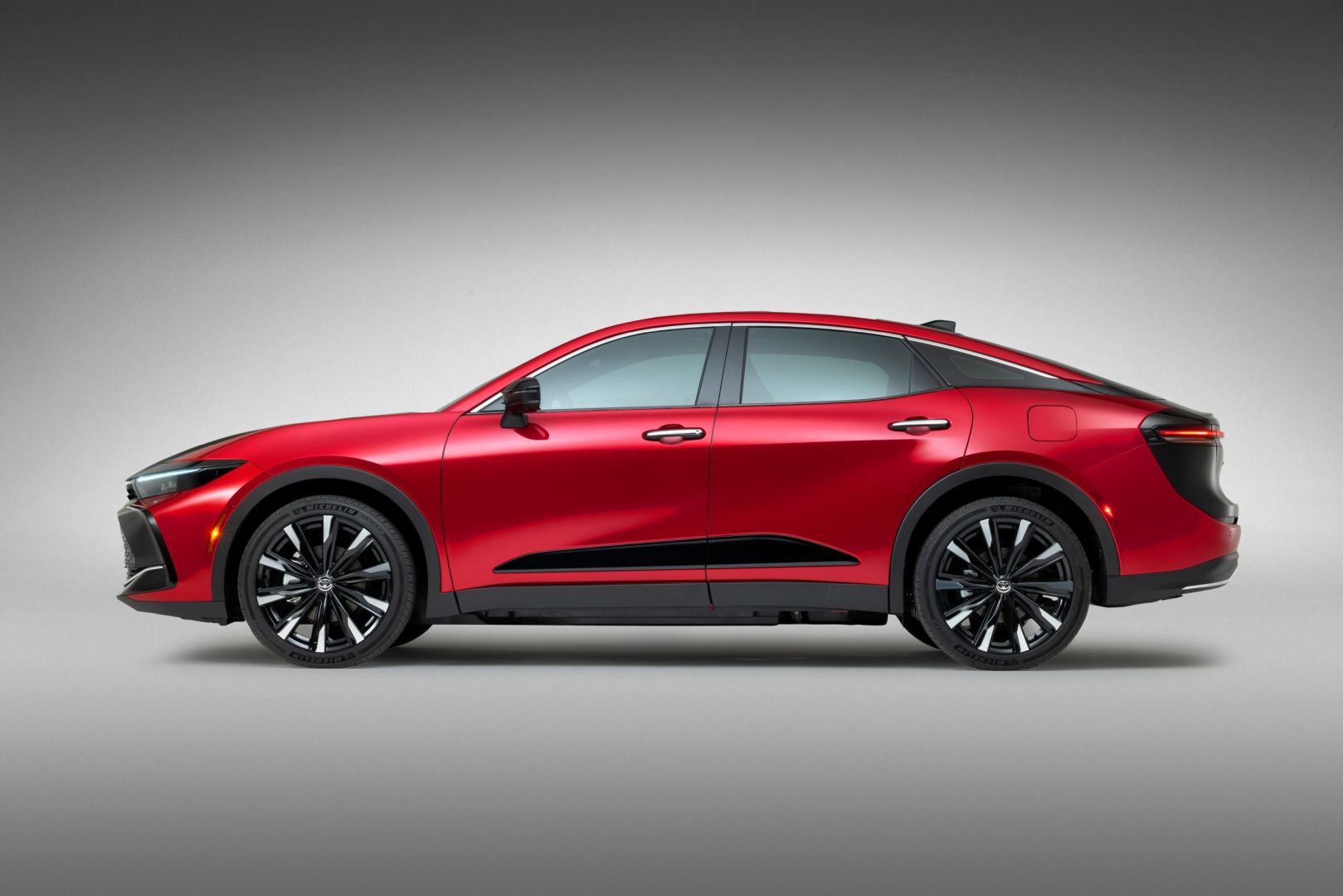 Toyota Crown Suv photo 18