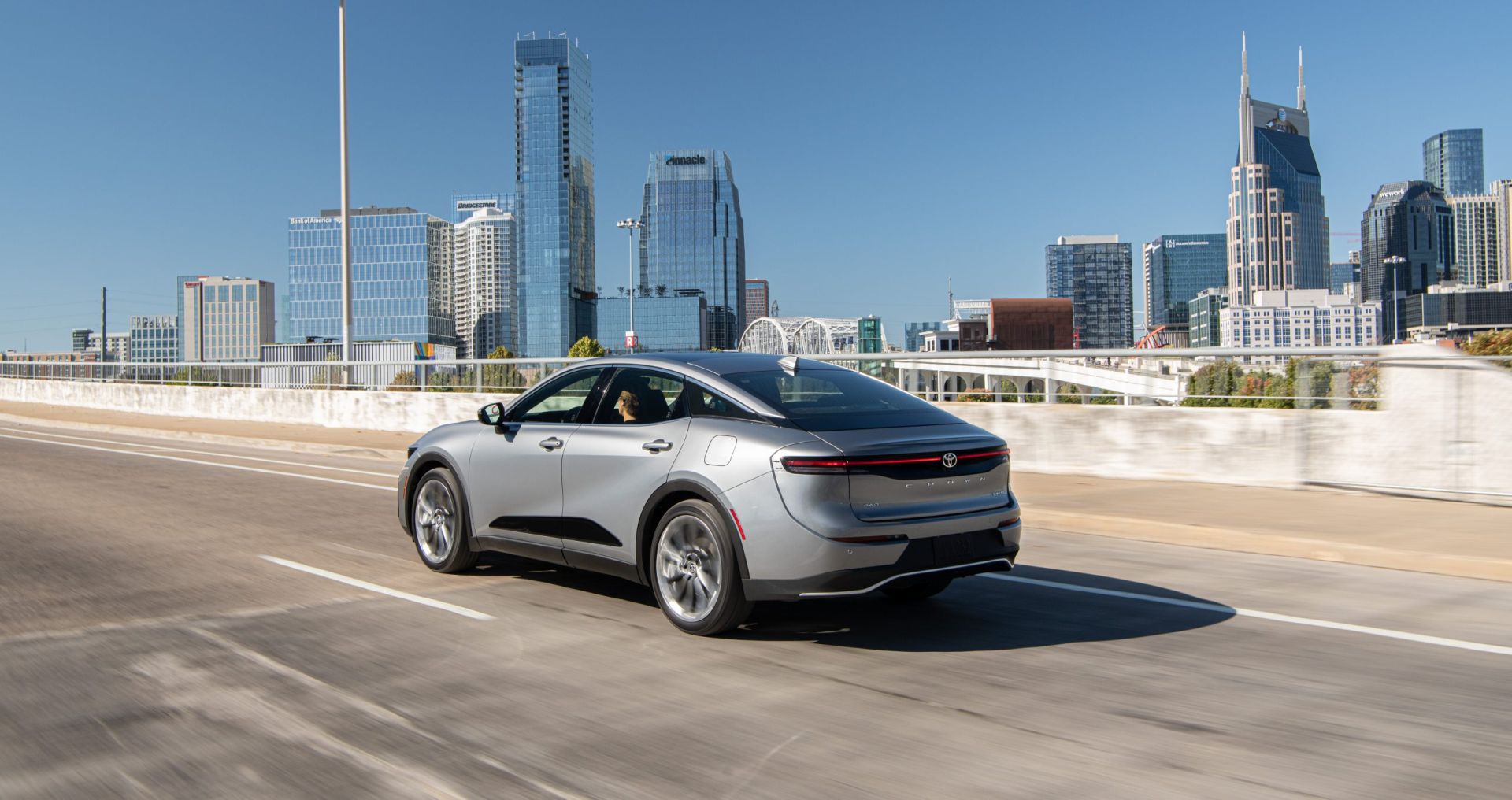 Toyota Crown Suv photo 26