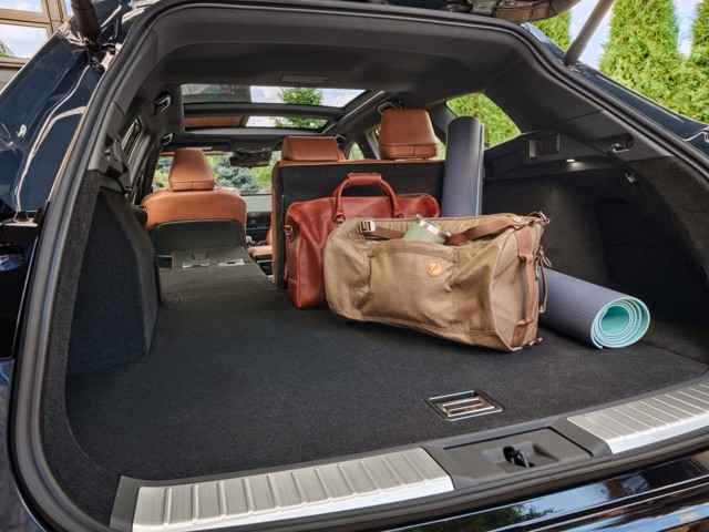 Toyota Crown Suv foto 10