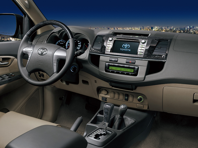 Toyota Fortuner foto 16