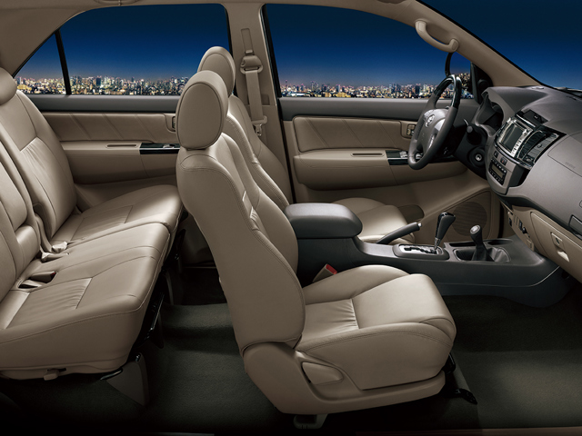 Toyota Fortuner foto 17
