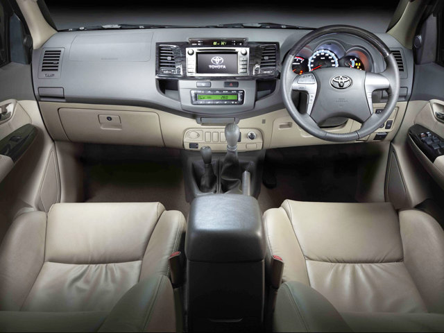 Toyota Fortuner foto 20