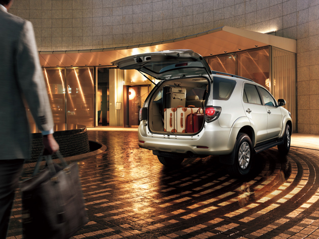 Toyota Fortuner foto 9
