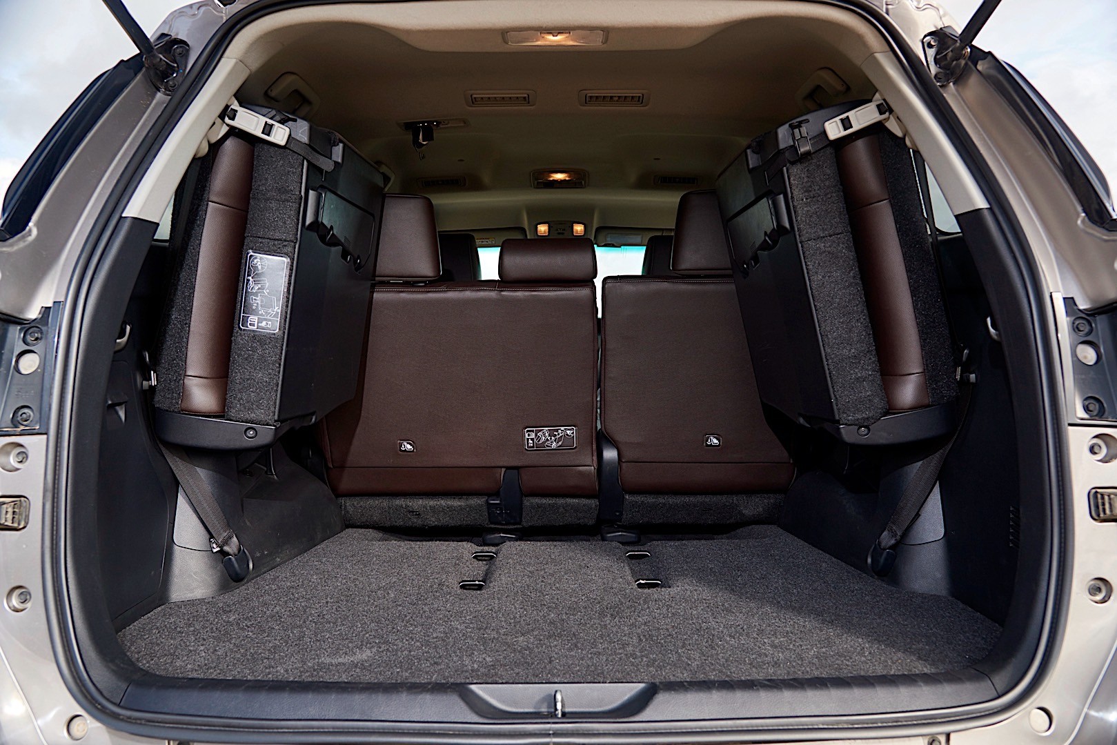 Toyota Fortuner photo 42