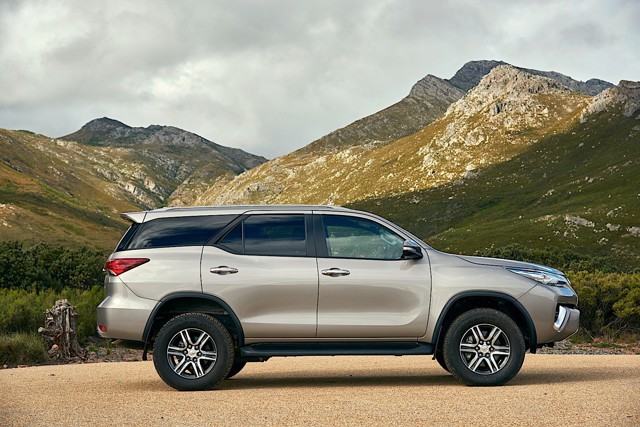 Toyota Fortuner photo 3