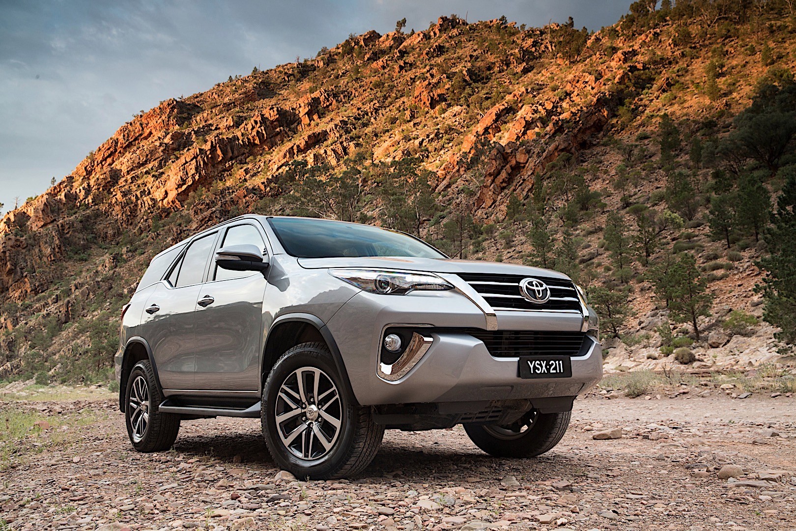 Toyota Fortuner photo 4