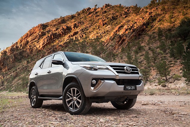 Toyota Fortuner photo 4