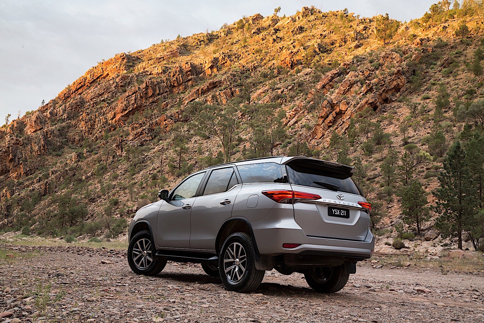 Toyota Fortuner photo 5