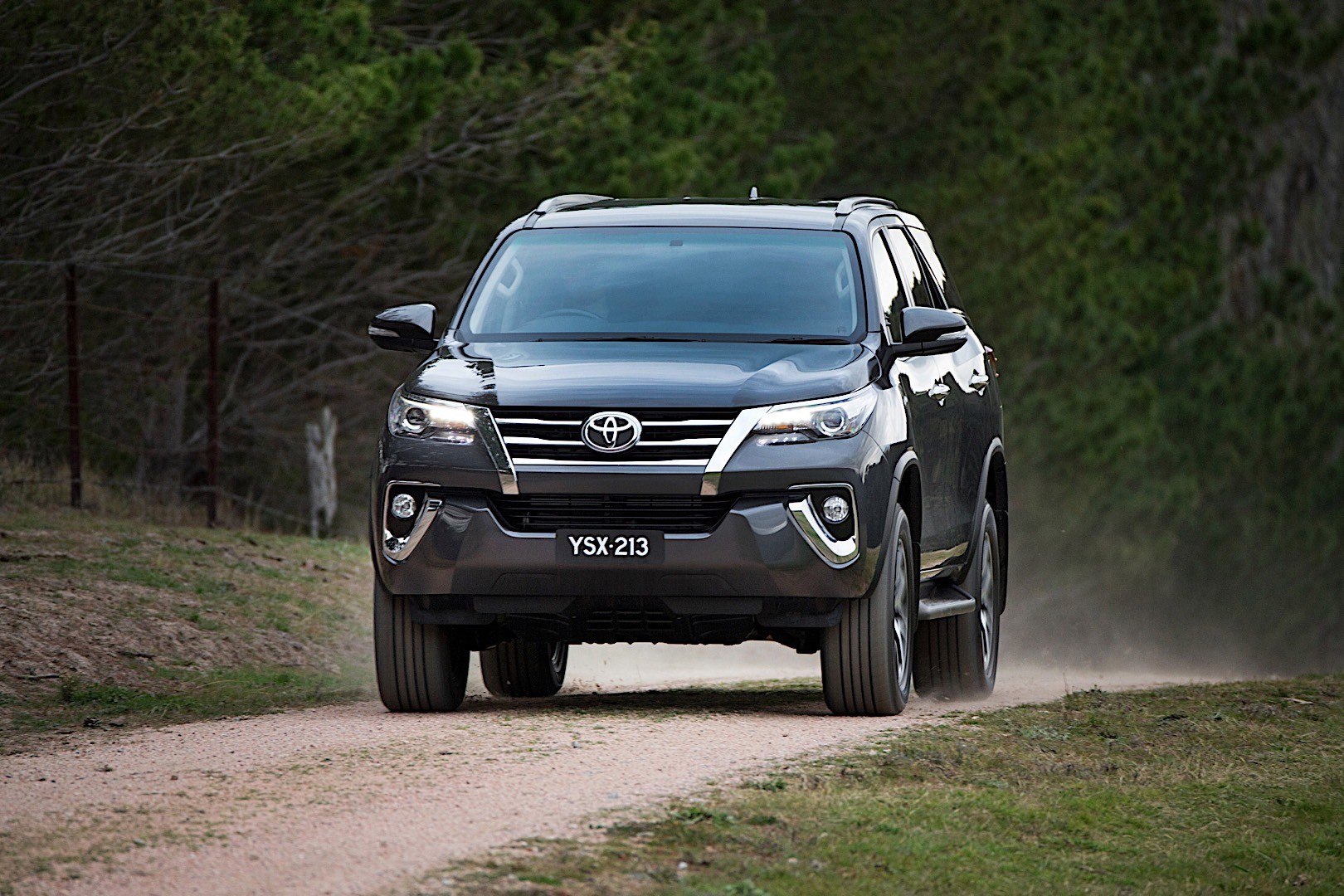 Toyota Fortuner photo 7